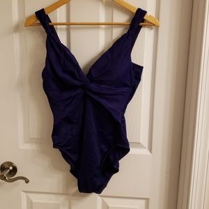 Sz 12 Miraclesuit in navy/purple